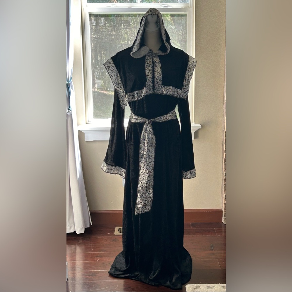 Mid-Evil Velvet Costume W/Removable Hood OS- Good Condition 🎃